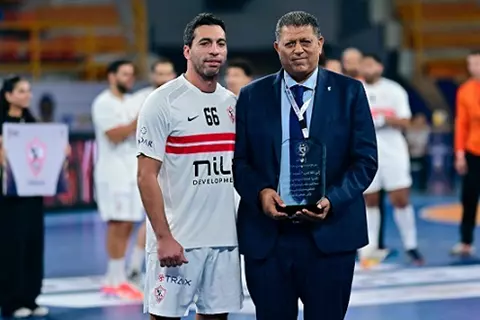 تكريم الأحمر كأكثر لاعب مشاركة في بطولة العالم للأندية لكرة اليد